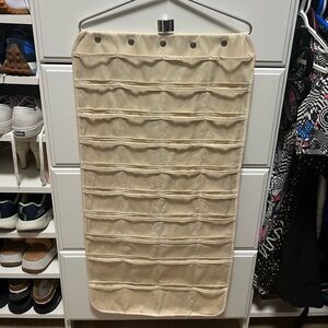 Hanging jewelry bag